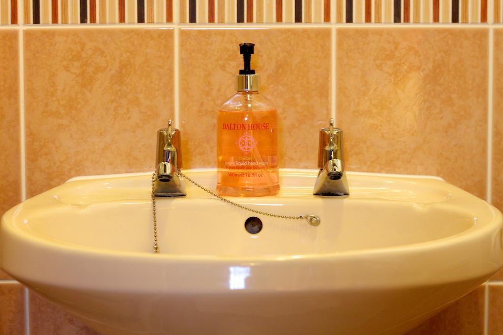 Colston Hall Farmhouse B&B Фрамлингам Стая снимка