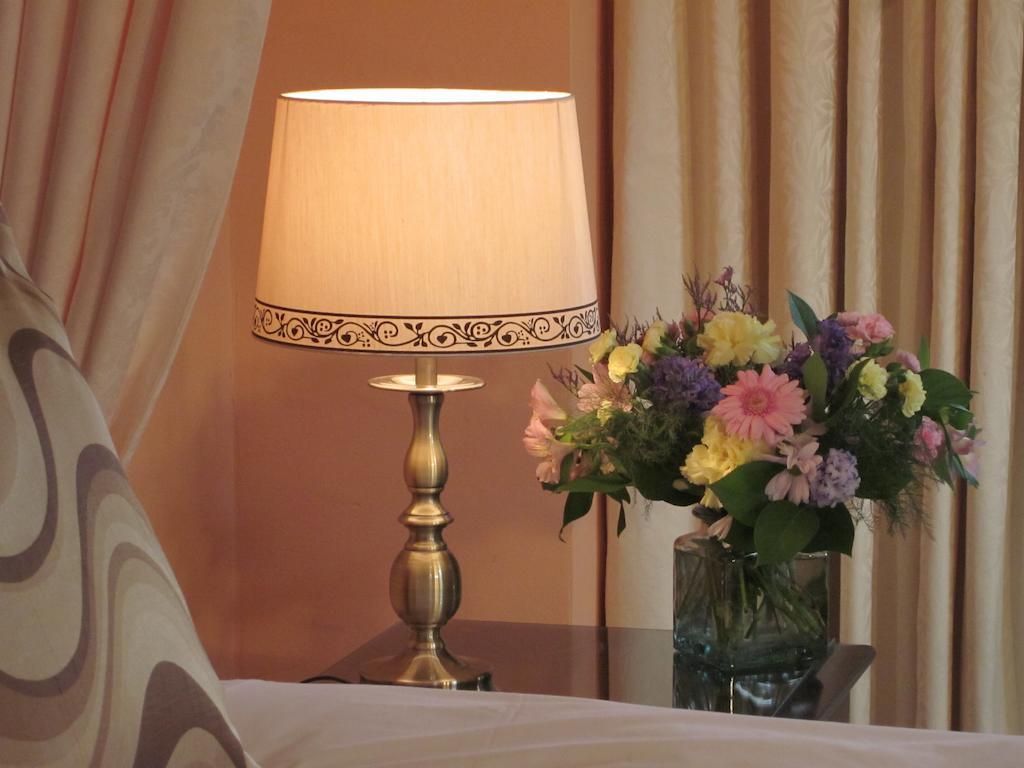 Colston Hall Farmhouse B&B Фрамлингам Стая снимка