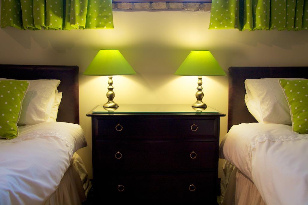 Colston Hall Farmhouse B&B Фрамлингам Стая снимка